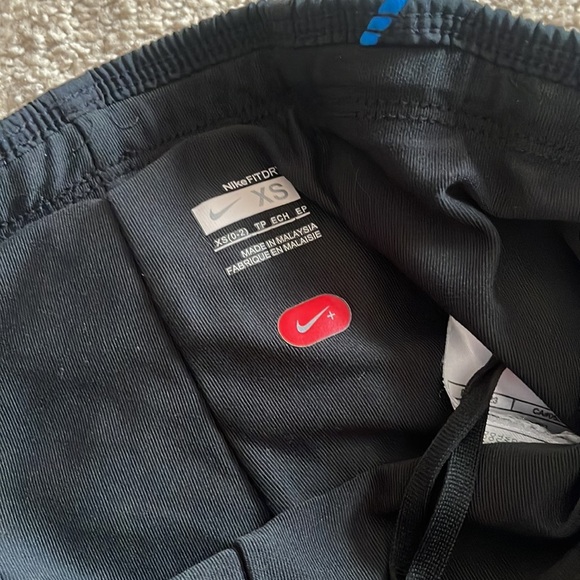 Nike FIT DRY XS shorts - Picture 4 of 4